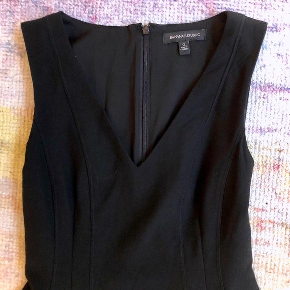 Knee Length Banana Republic Fit and Flare Dress - Picture 1 of 6